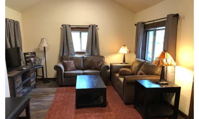 Evergreen Cabin | Cute Two Bedroom Cabin