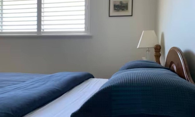 Mira Mar Apartment | Cute upstairs 2 bedroom apartment perfect for short stays while visiting Albany