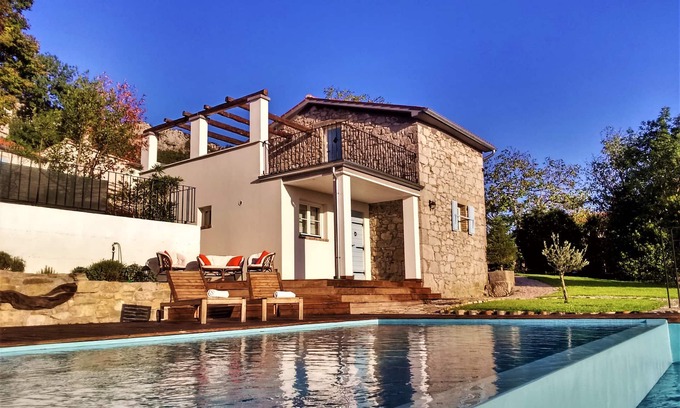 Buzet Villa | Cute vacation house surrounded by green area