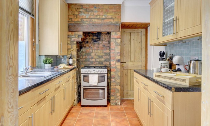 Bedford Villa | Cute Victorian House with Suntrap Garden | Good Parking eco-Service LET by SILVA