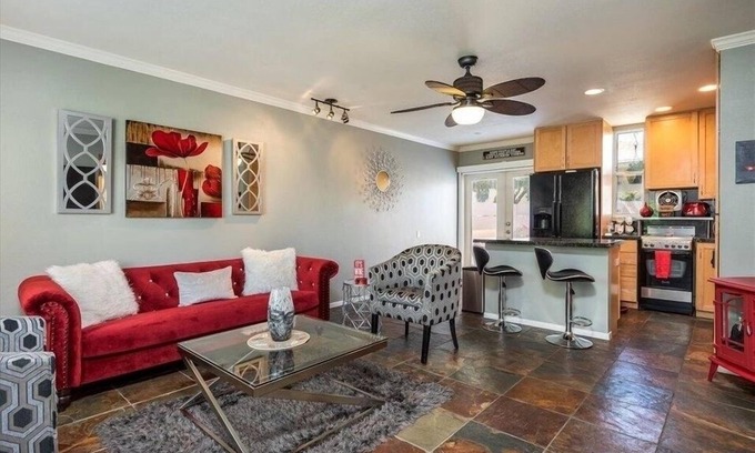 Uptown Design District Condo | CUTE walk downtown 2 bed 2 bath adore condo sleeps 4 MOVIE STAR