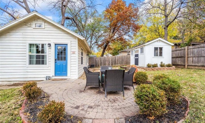 South Kansas City House | Cutest Cottage in the Heart of Waldo!