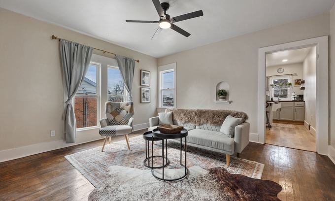 Marion Apartment | Cutie in the Heart of Marion!