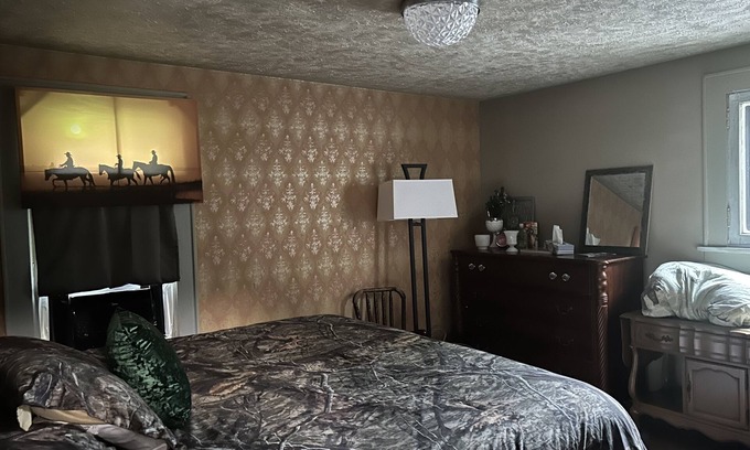 Cuyahoga Falls Bed & Breakfast | Cuyahoga River Apartment.