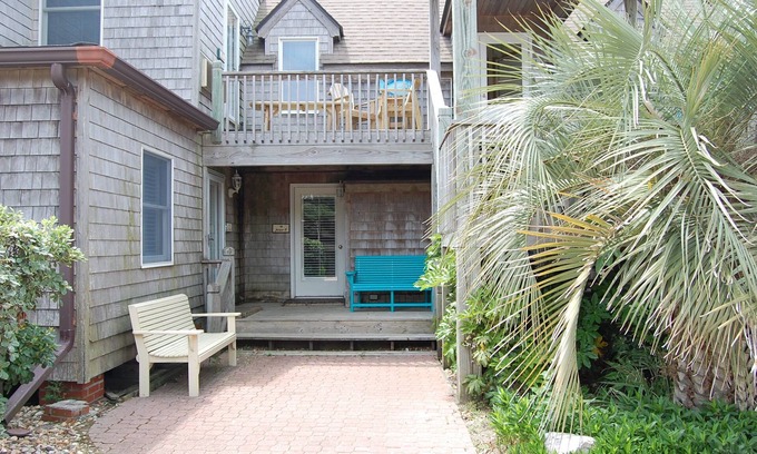 Ocracoke Villa | CV2B: Juniper B - 1st floor studio with whirlpool tub!