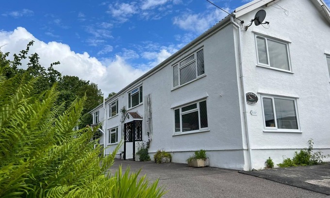 Cadoxton House | Cwmbach Cottages