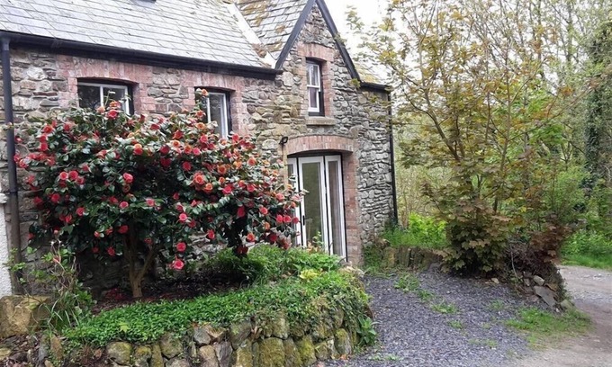 Fishguard Cottage | CWMBRANDY COTTAGE, pet friendly, with open fire in Fishguard