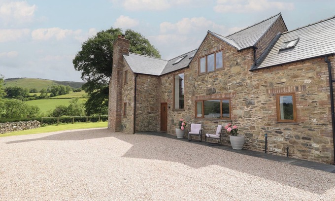 Pennant Melangell Cottage | CWMWR, family friendly, character holiday cottage in Penybontfawr