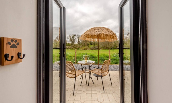 Lampeter House | Cwtch Honey - One Bedroom House, Sleeps 2