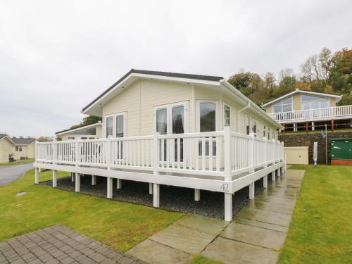 Narberth House | Cwtch Lodge 42