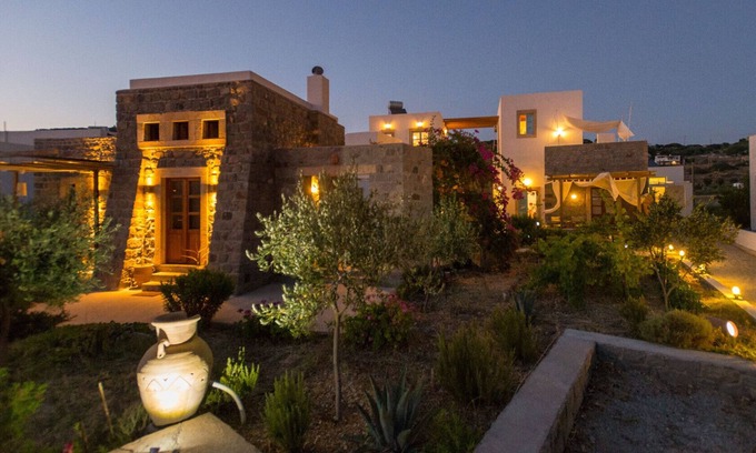 Skala Apartment | Cycladic House: confidentiality located 10 minutes walk from the center