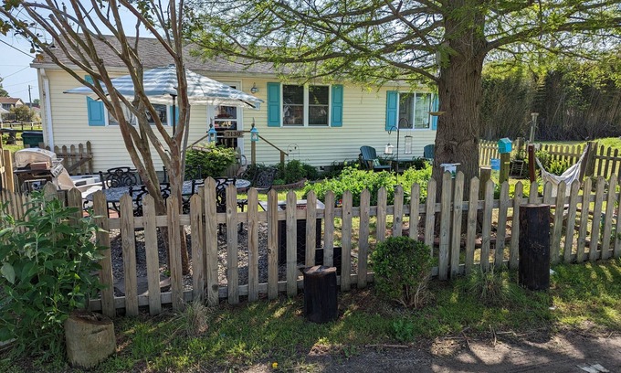 Chincoteague House | Cypress Cottage -Waterview-TOWN LINENS AND TOWELS/Beach Supplies Provided