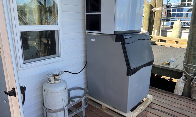 Venice Boat Rental | Cypress Cove Houseboat