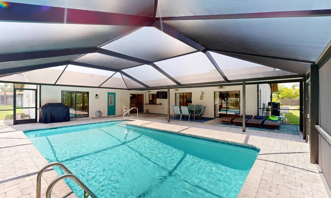 Biggar House | Cypress House Private SALTWATER pool. Great location, 7 miles to the beach!