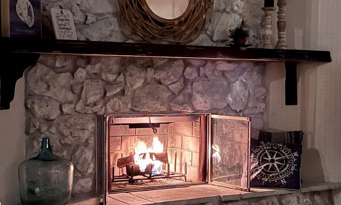 San Carlos Park House | Cypress Retreat ~ Cozy home featuring fastest Wi-Fi near FGCU Pet friendly!