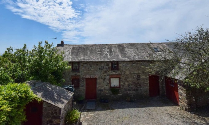 St Brides Ski Chalet | Cysgod y Ffynnon in Haverfordwest