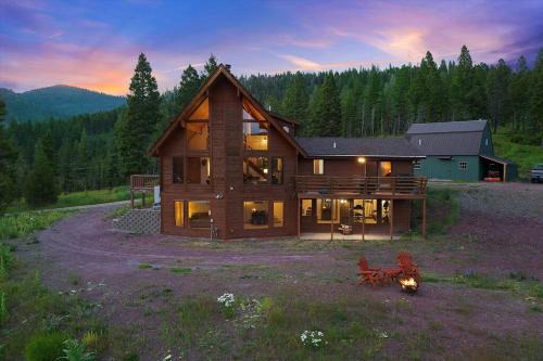 Canyon Creek Ski Chalet | CZ1 Ranch- Rocky Mountain Luxury Cabin near Helena