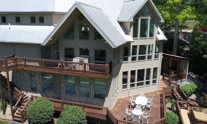 La Follette House | Czarnecky Home - Waterfront Home in Deerfield Resort, Dock, Hot Tub, Firepit
