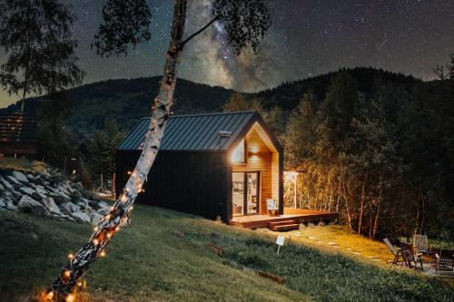 Makow Podhalanski Ski Chalet | Czill-Lokum- klimatyczna chata w Beskidach z balią i sauną