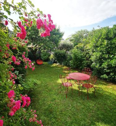 Saint Augustin Apartment | Dépendance Cosy dans Maison Bordelaise à 200m du tram et du CHU