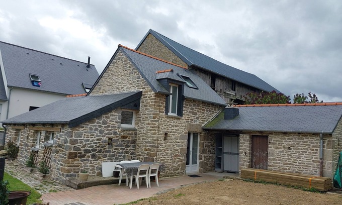 Saint-Carne Bed & Breakfast | Dépendance de Charme au Calme Proche du Centre de Dinan