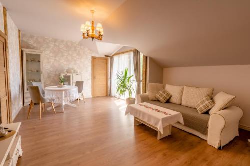 Kurzeme House | Dēseles dzirnavas - Guest House