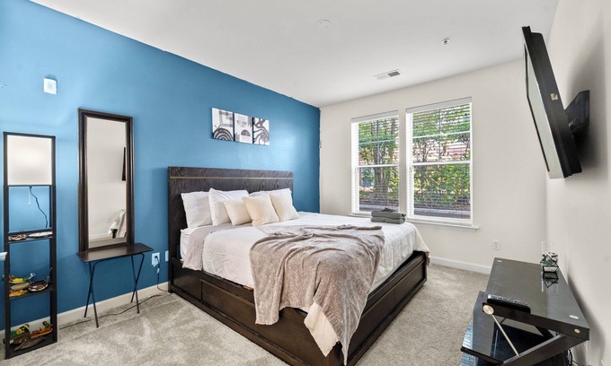 Jefferson Manor Apartment | D.C. Metro Retreat Stps to Metro Lxy Apt w/Soakin Tub, Pet Welcomed! NR DCA/IAD