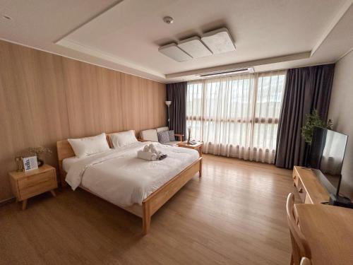 Clark Freeport Apartment | D' Heights Monterrace Lake Condo