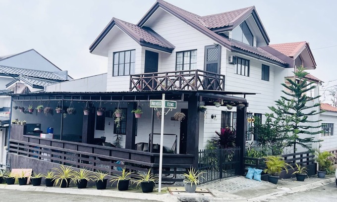 Alfonso House | D’Waldz Villa Tagaytay