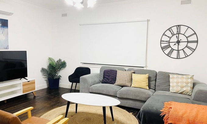 St. Albans House | D113 magnificent Marsden Garden City Stay