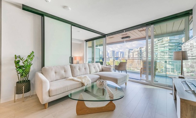 Southeast False Creek Apartment | D59 - Amazing 2 bedroom at Avenue One