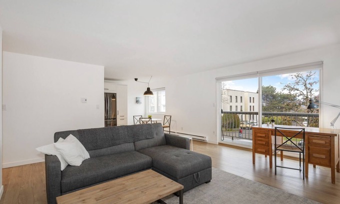Mount Pleasant Condo | D6 - Amazing Updated One Bedroom In Mount Pleasant!