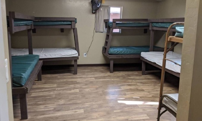 Prescott RV Rental | D6 Glamping with Deer, Squirrels & Woodpeckers