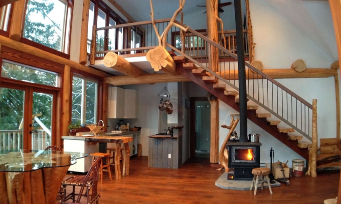 Upper Squamish House | Da cabane , incredible glacier view on private 5 acr.
