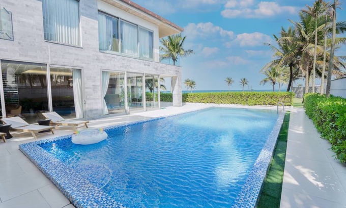 Ngu Hanh Son Villa | Da Nang Stunning Beachfront Villa For Big Groups