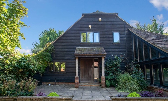 Cranbrook House | DADIO's Barn - Indoor Swimming Pool 400 Years Old & Hot tub
