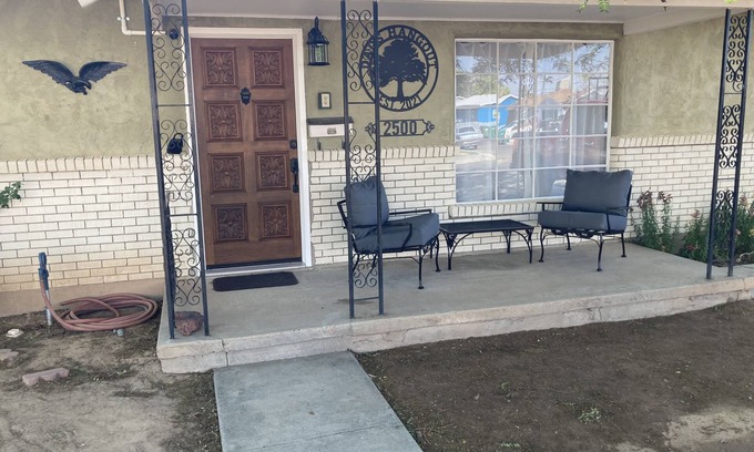 Farmington House | Dad’s Hangout