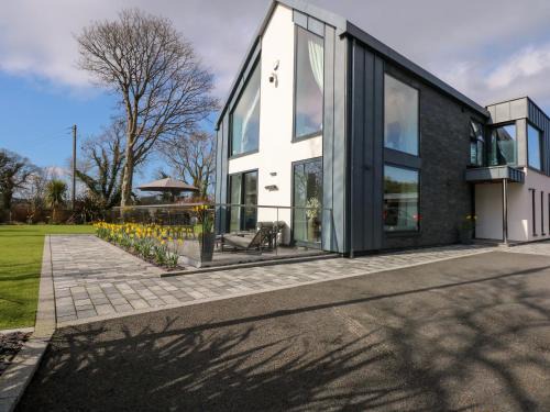 Llangefni House | Dafarn Newydd Studio