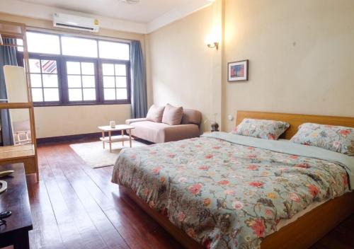Bangkok Yai House | DaHouse next to MRT Itsaraphap exit1