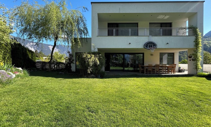 Sautens House | Dahuam - Modern vacation home (6-8 people) with open-plan living area and garden