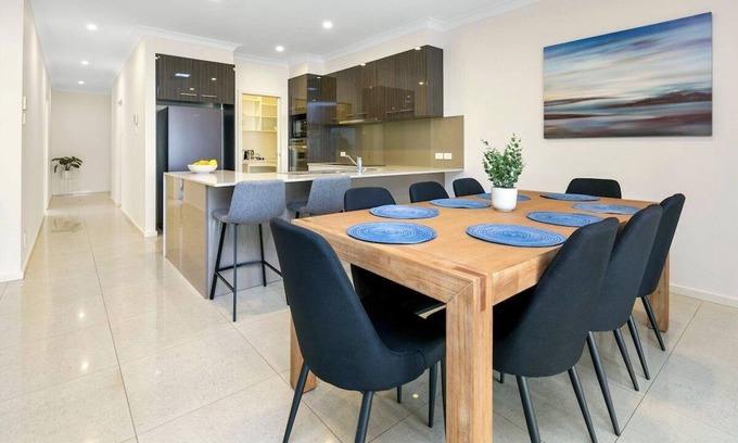Henley Beach South House | Daicos LUX Henley Beach - 4BD, 3.5BA
