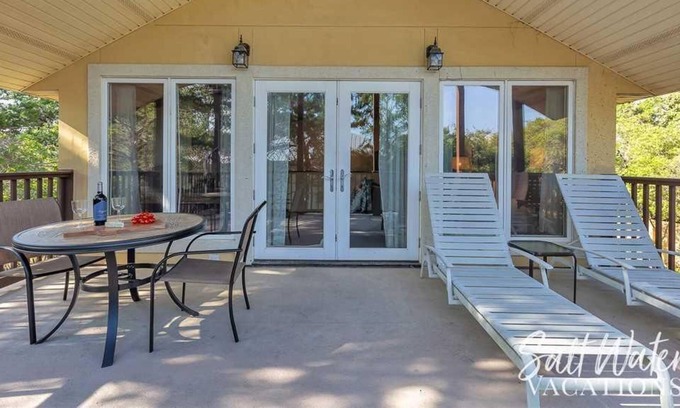 Gulfview Heights Cottage | Daily Activities Included🚤🎣👙| Inviting Family Getaway Cottage🌊🩱☀️