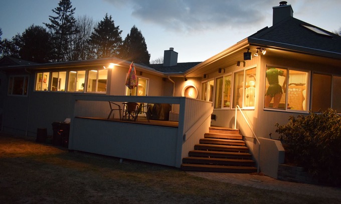 New London House | Daily/Monthly/summer rental now available/walk 2 BEACH/Graduations/Families/More