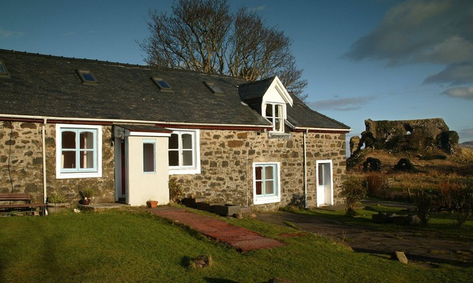Gruline House | Dairy Cottage. 3 Bedroom Cottage. Sleeps 5