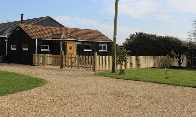 South Gorley Cottage | DAIRY COTTAGE. Delightful luxury rustic cottage nr New Forest and South Coast.