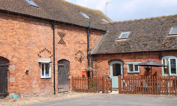 Stanton Upon Hine Heath Cottage | DAIRY COTTAGE, pet friendly, character holiday cottage in Shawbury