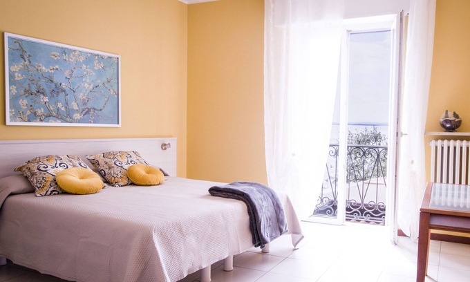 Cisano Apartment | DAISY Apartment - 50 meters from the lake and the beach