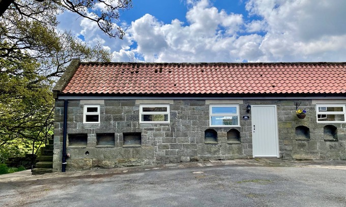 Danby Cottage | Daisy Cottage 1-bedroom (sleeps-2)