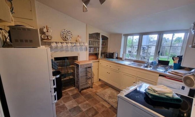 Corfe House | Daisy Cottage