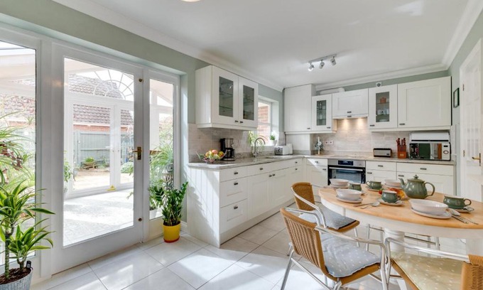 Halesworth House | Daisy Cottage